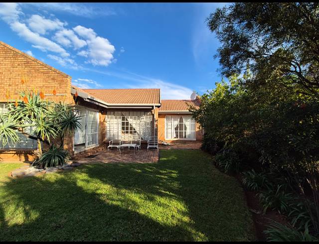 3 BEDROOM TOWNHOUSE FOR SALE IN VANDERBIJLPARK SE 3